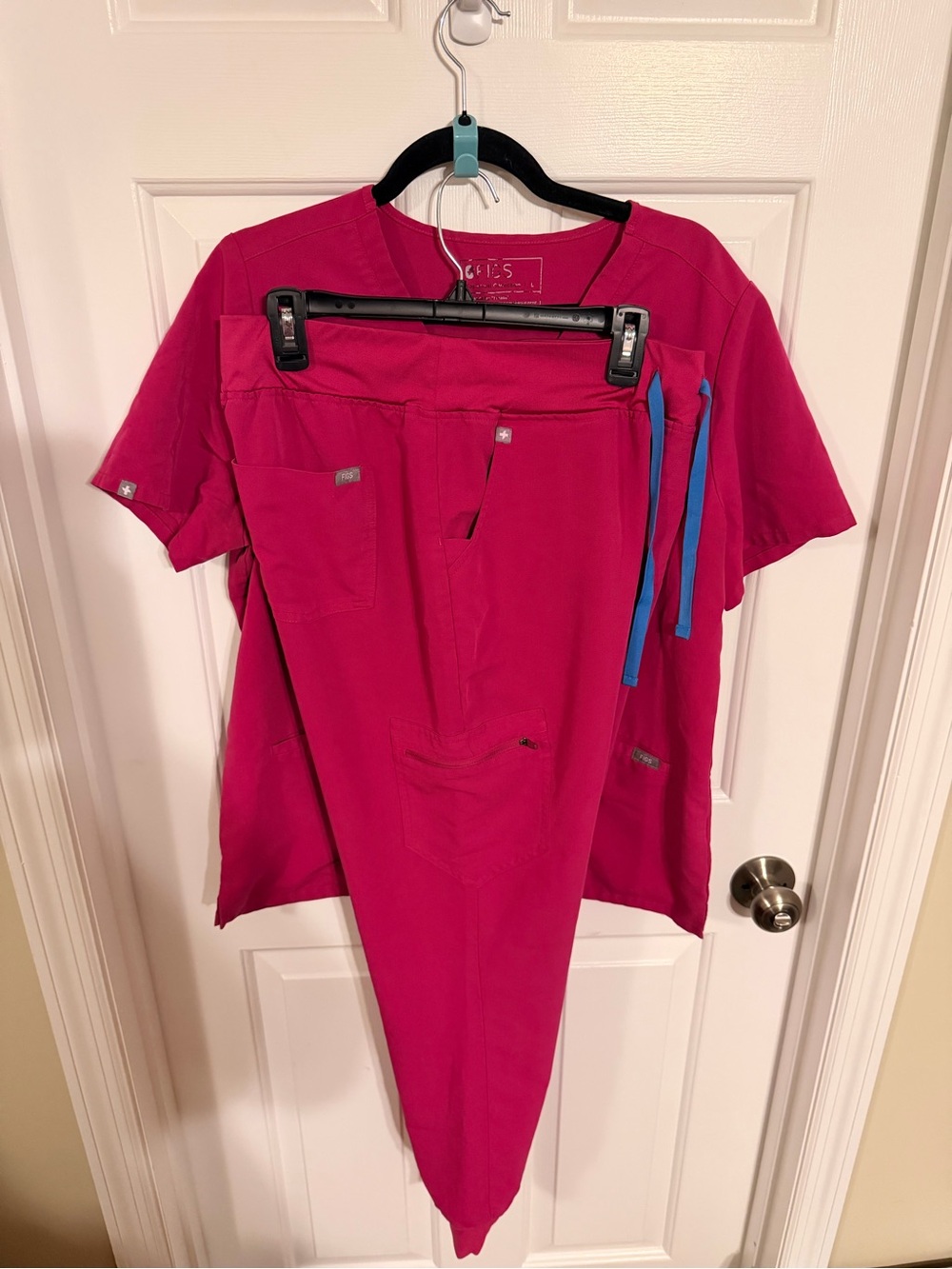 Figs Women's Short Sleeve Scrub Set in Berry Pink